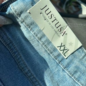 Button down fray hem denim shorts